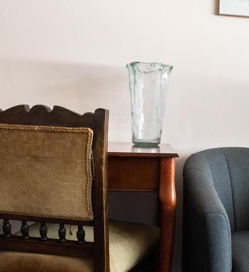 غرفة قياسية ثلاثية, Battery Point Manor