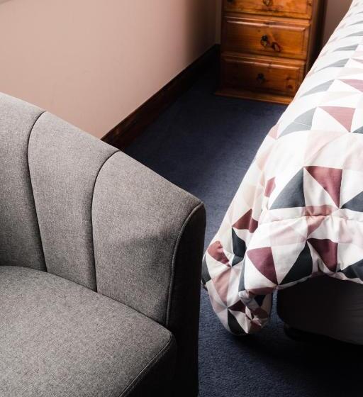 غرفة قياسية ثلاثية, Battery Point Manor