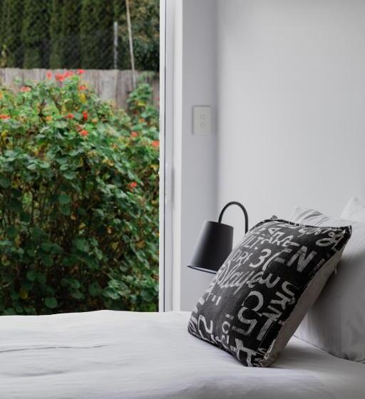 شقة غرفتين, Battery Point Manor