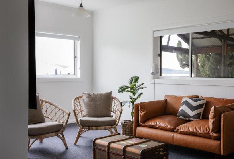 شقة غرفتين, Battery Point Manor