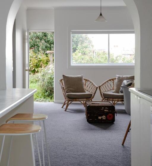 شقة غرفتين, Battery Point Manor