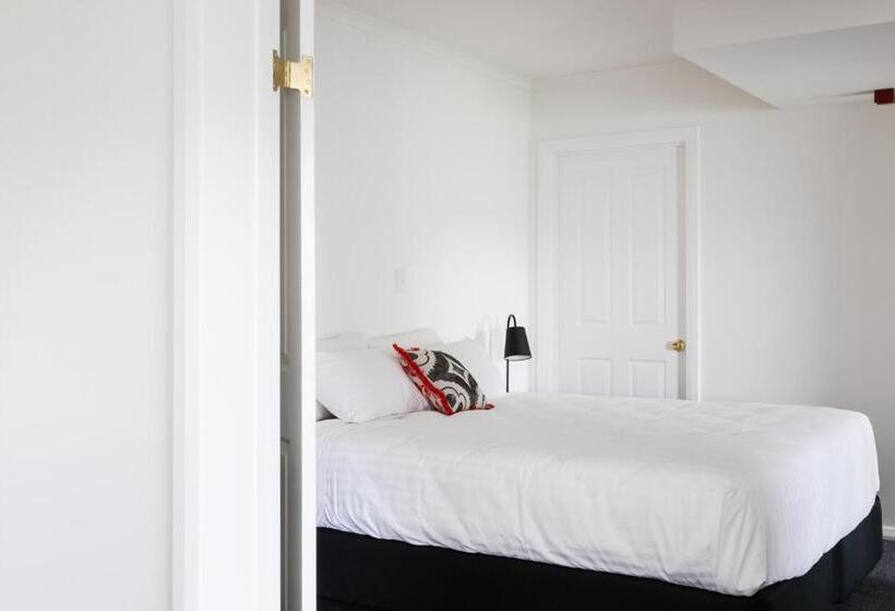 شقة غرفتين, Battery Point Manor