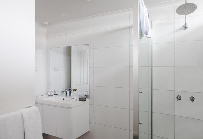 شقة غرفتين, Battery Point Manor