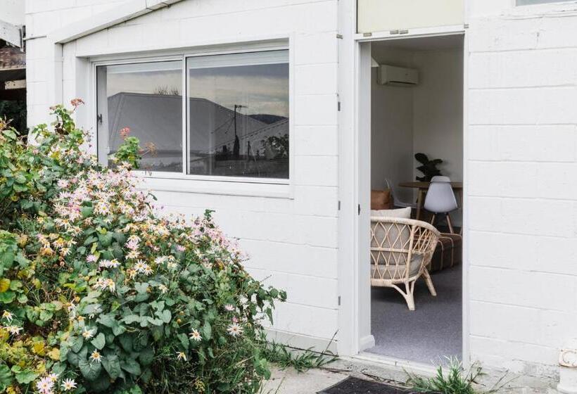 شقة غرفتين, Battery Point Manor