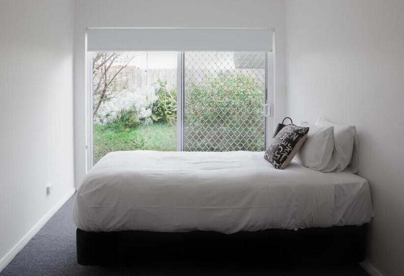 شقة غرفتين, Battery Point Manor