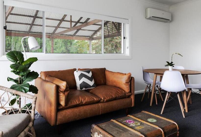 شقة غرفتين, Battery Point Manor