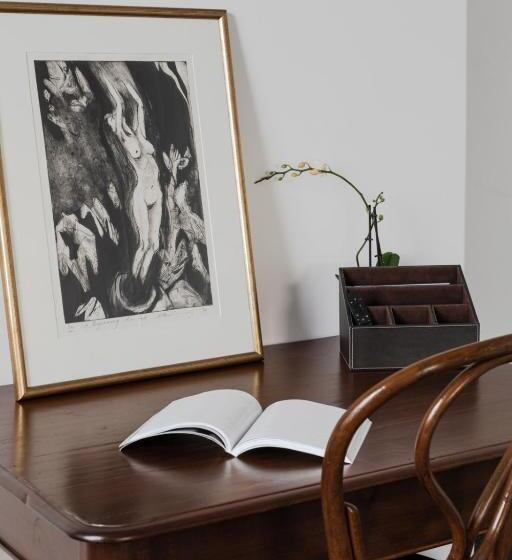 شقة غرفة واحدة, Battery Point Manor