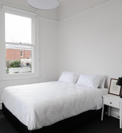 شقة غرفة واحدة, Battery Point Manor