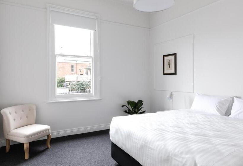 شقة غرفة واحدة, Battery Point Manor