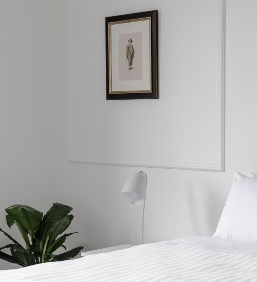 شقة غرفة واحدة, Battery Point Manor