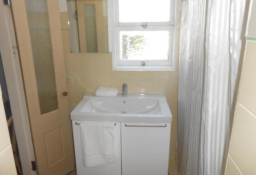 חדר סטנדרט לארבעה, Mount View Motel