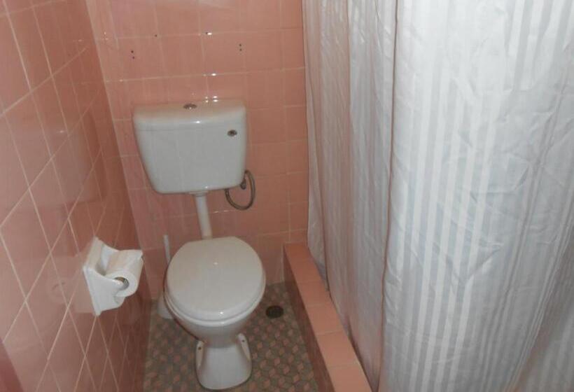 חדר משפחתי, Mount View Motel