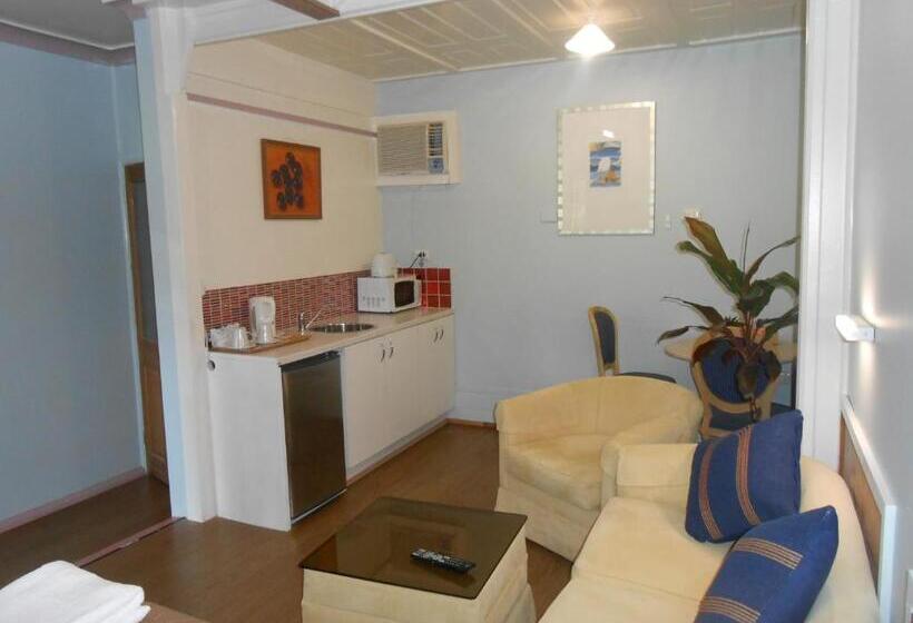 חדר משפחתי, Mount View Motel