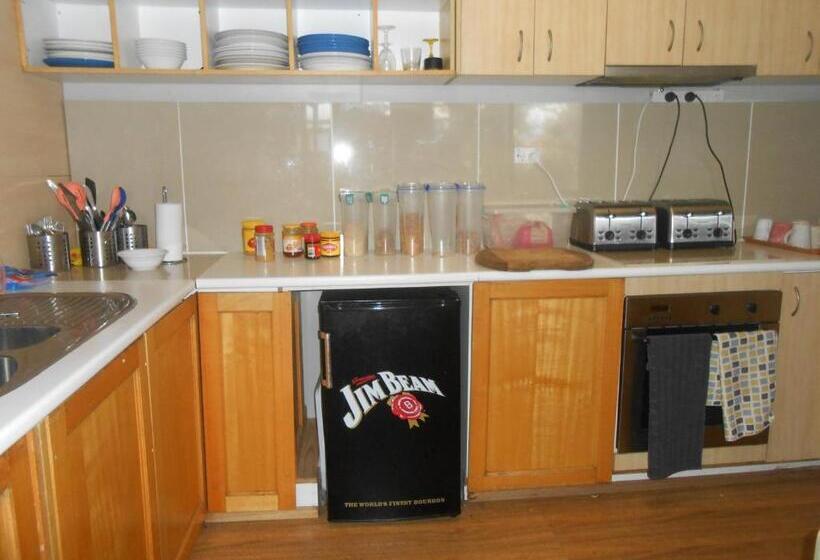 חדר דלוקס לשלושה, Mount View Motel