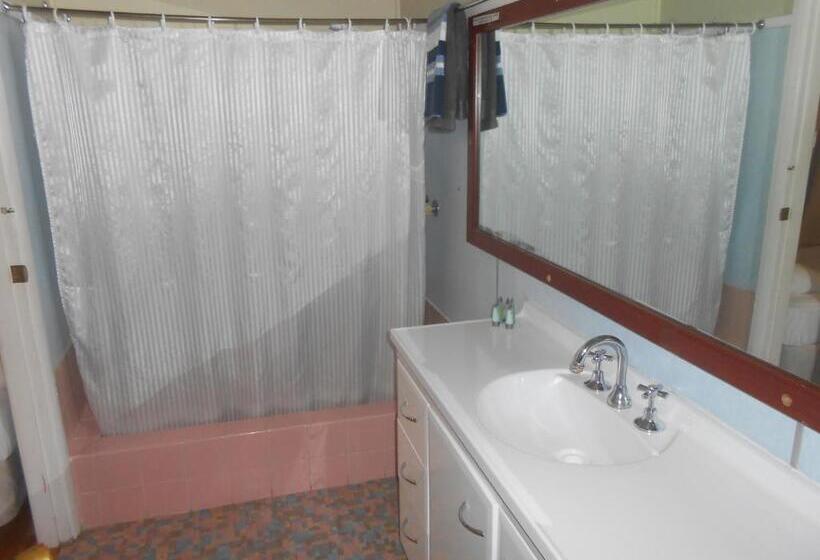 חדר דלוקס לשלושה, Mount View Motel