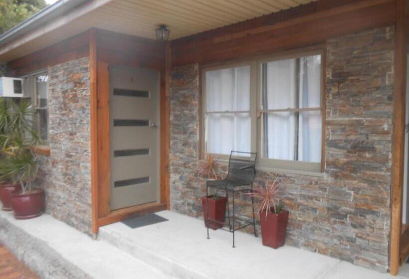 חדר דלוקס לשלושה, Mount View Motel