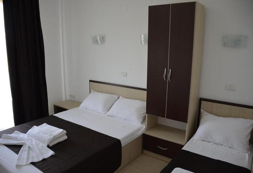 غرفة قياسية ثلاثية, Vila Cosmin