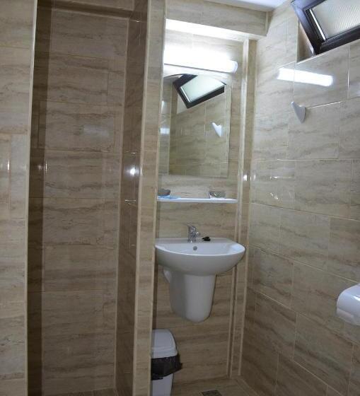 غرفة قياسية ثلاثية, Vila Cosmin