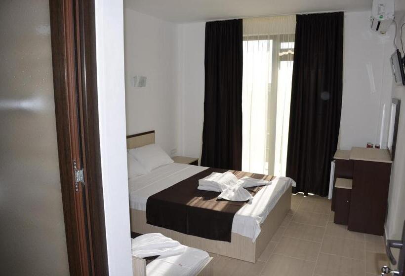 غرفة قياسية ثلاثية, Vila Cosmin