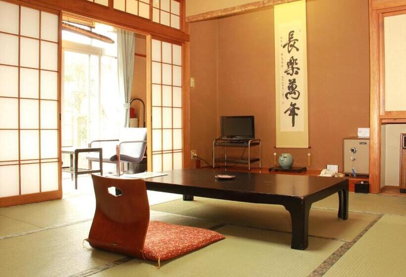 غرفة قياسية رباعية, Suehirokan