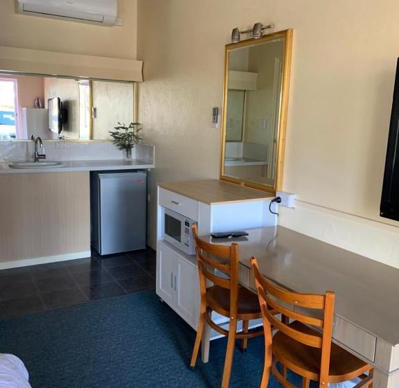 חדר סטנדרט עם מיטת קינג, Temora Motel