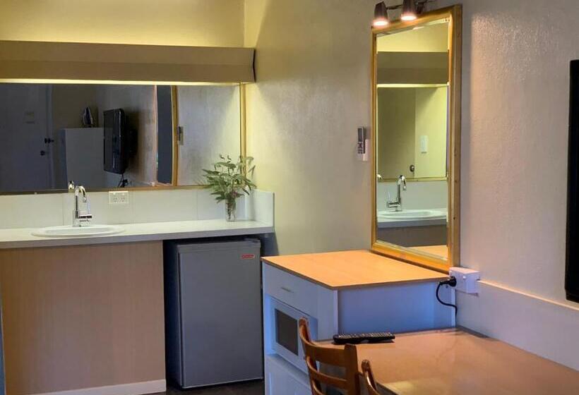 חדר סטנדרט לשלושה, Temora Motel