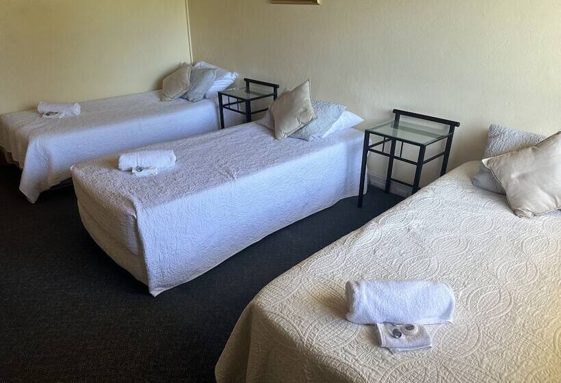 חדר סטנדרט לשלושה, Temora Motel