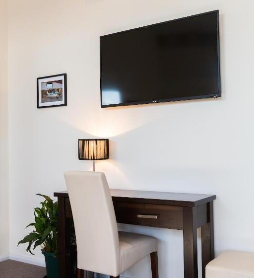 Четырехместный Номер Стандарт, Hangar House Mudgee