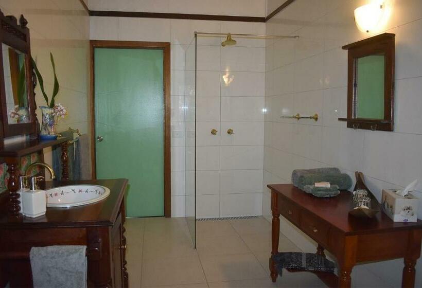 キングサイドベッドのスタンダードワンルーム, Oskar's Rain Forest Retreat