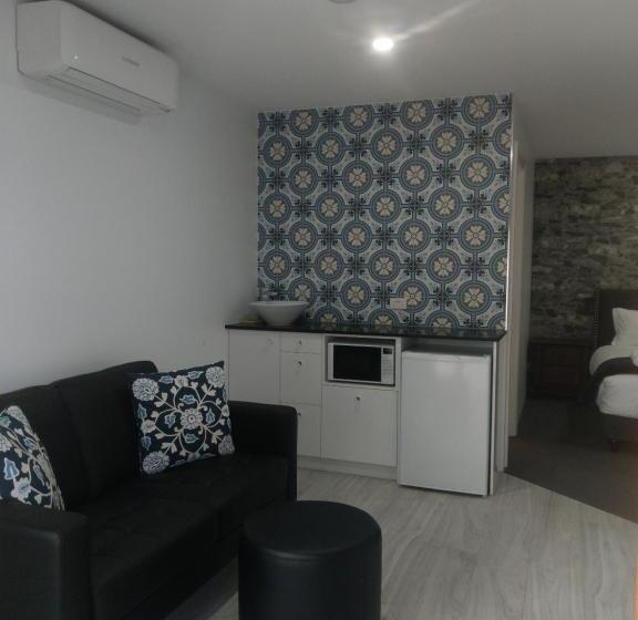 キングサイズベッドのデラックススイート, Happy Wanderer Motel Bendigo Children Not Permitted Over 18s Only