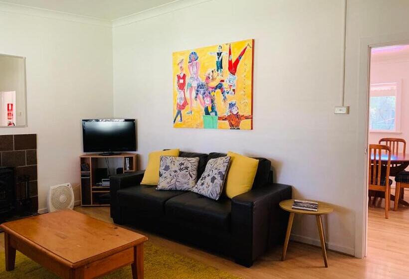 小室, Emma's Cottage Vineyard