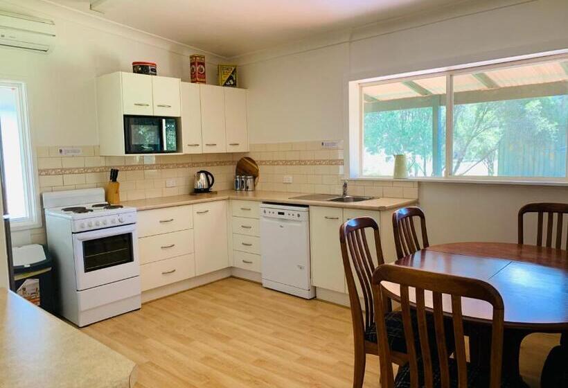 小室, Emma's Cottage Vineyard