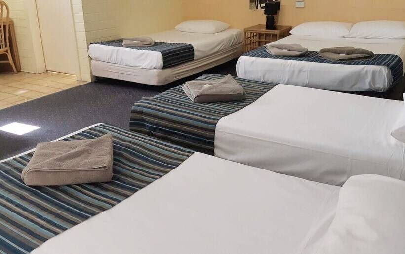 חדר משפחתי, Burdekin Motor Inn