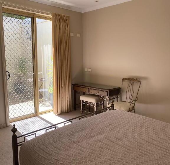 شقة غرفة واحدة, Acacia Terraces