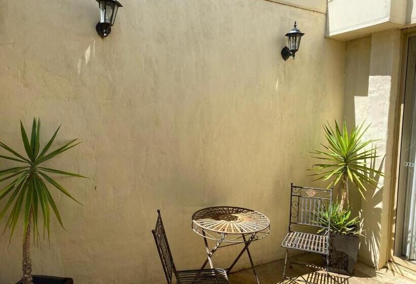 شقة غرفة واحدة, Acacia Terraces