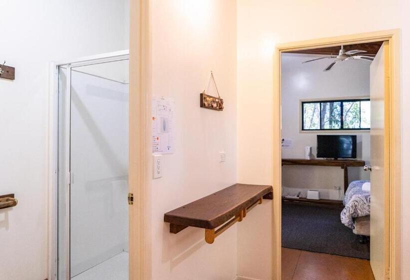 家庭间, 1770 Southern Cross Travellers Retreat