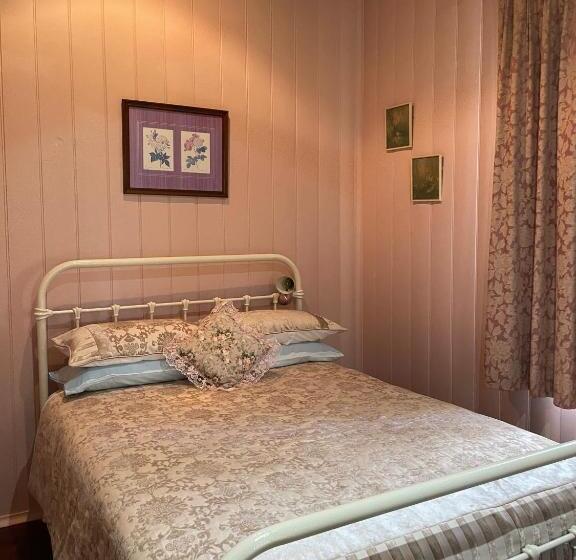 בית, 2 חדרי שינה, Belvoir B&b Cottages