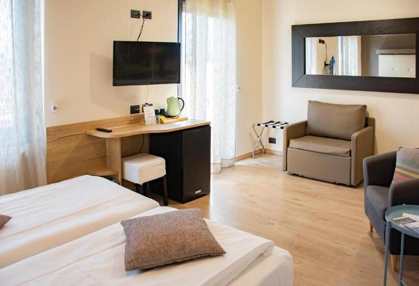 اتاق استاندارد با چشم‌انداز دریاچه, Camping Europa