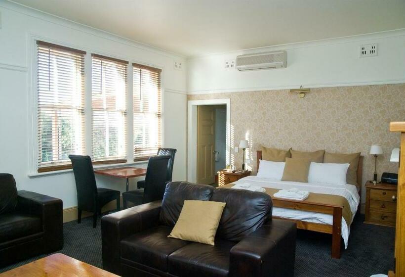 חדר משפחתי, Hermitage Hill Country Retreat