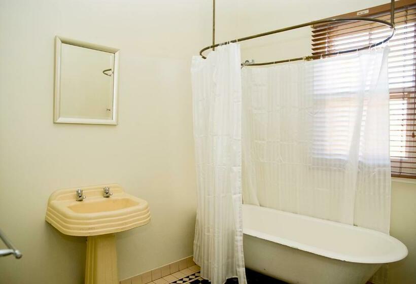 בית, 2 חדרי שינה, Hermitage Hill Country Retreat