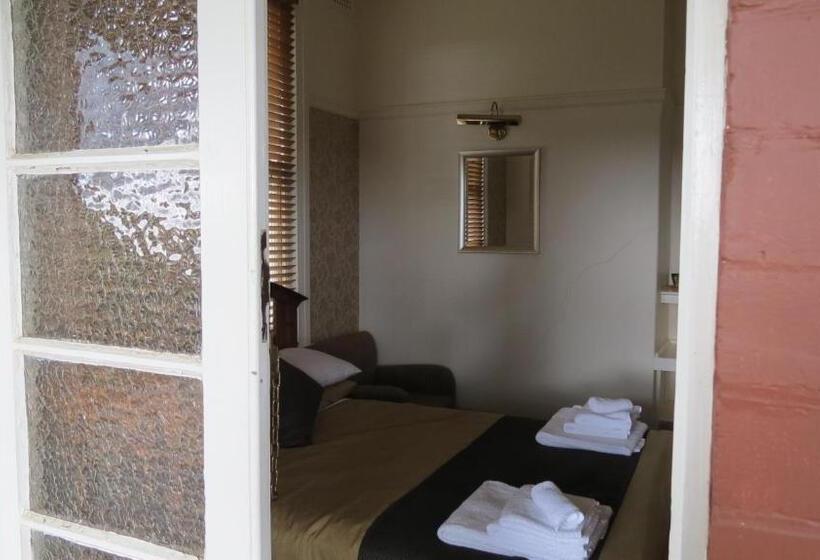 חדר סטנדרט עם מרפסת, Hermitage Hill Country Retreat