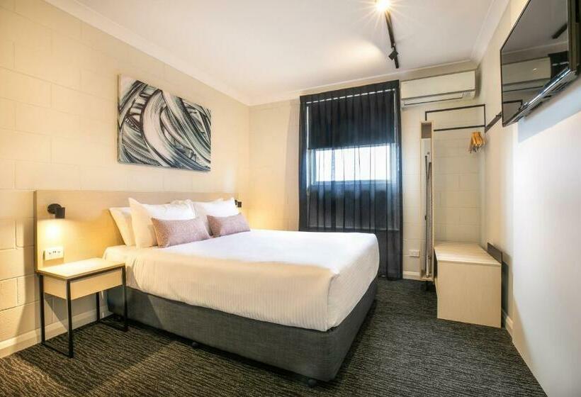 标准工作室, Nightcap At Hendon