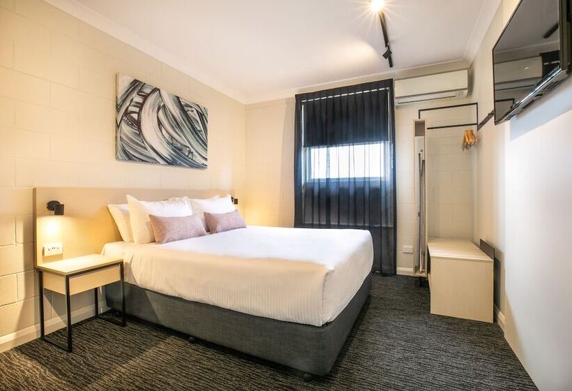 标准工作室, Nightcap At Hendon