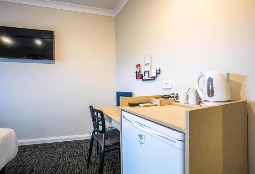 标准工作室, Nightcap At Hendon