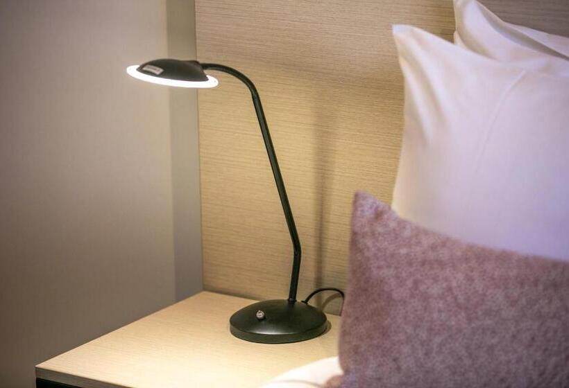 家庭间, Nightcap At Hendon