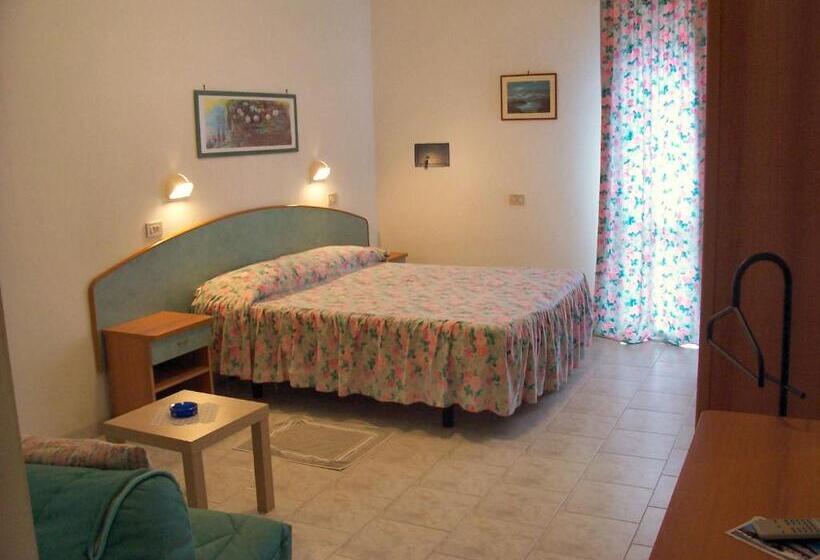 اتاق استاندارد سه نفره, Vecchia Rimini