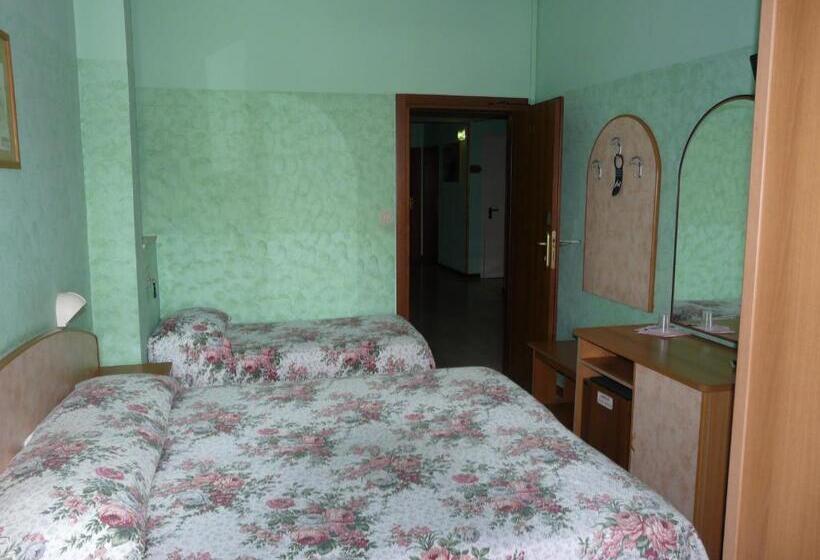 חדר סטנדרט לשלושה, Vecchia Rimini