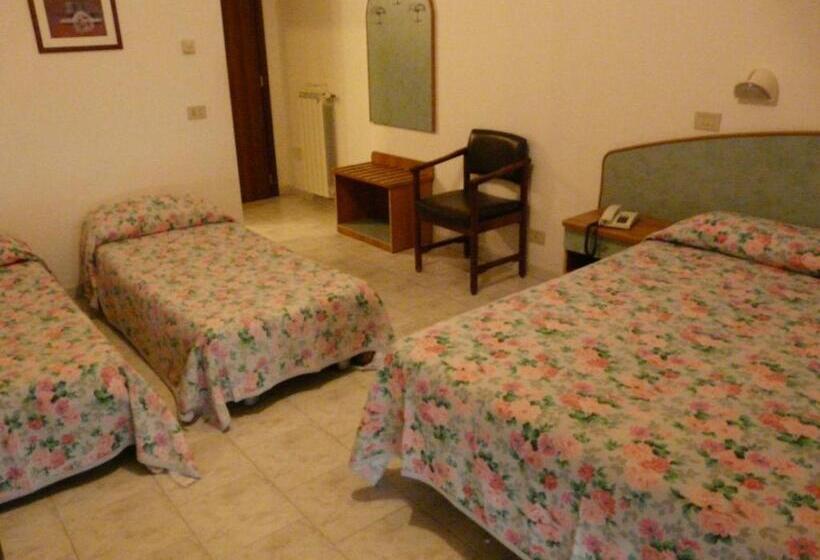 חדר סטנדרט לארבעה, Vecchia Rimini