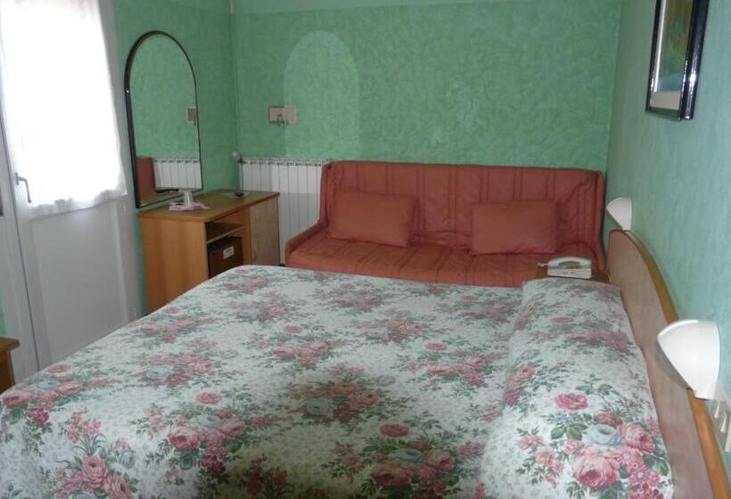 חדר סטנדרט לארבעה, Vecchia Rimini