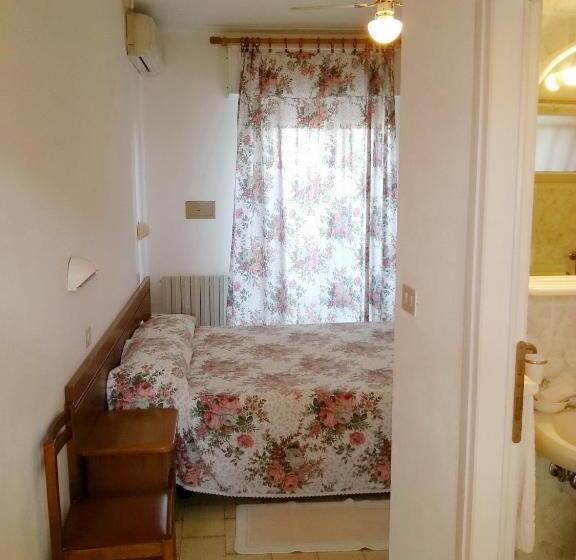 חדר אקונומי, Vecchia Rimini